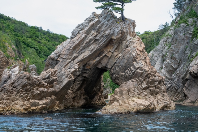 浦富海岸島めぐりと世界初砂像を展示する砂の美術館